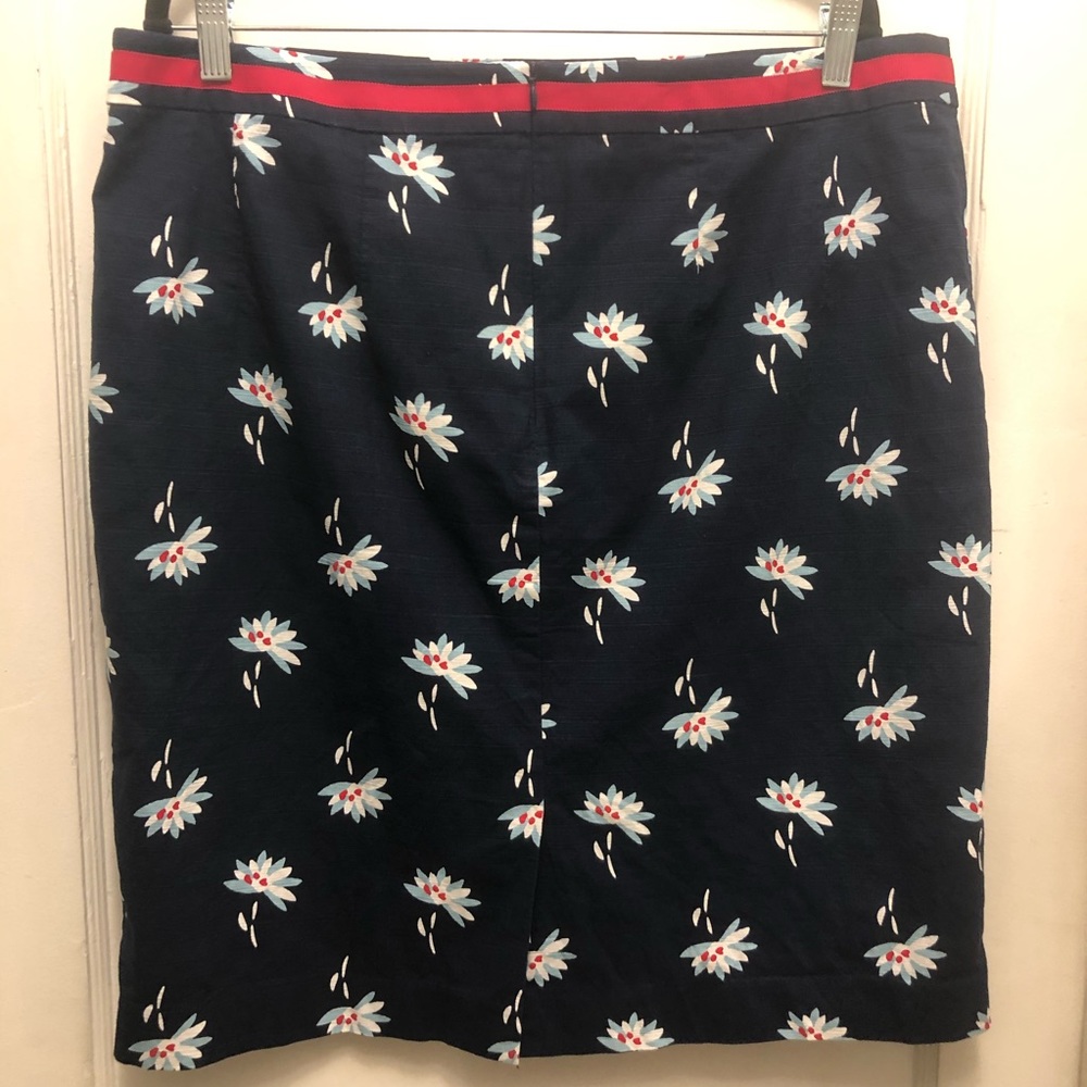 Boden Navy Floral Skirt - Picture 4 of 12